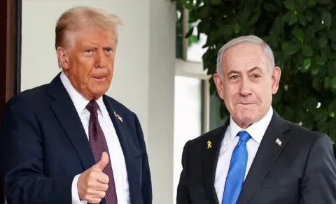 Uk submarine with tomahawk missiles arrives near strait of hormuz