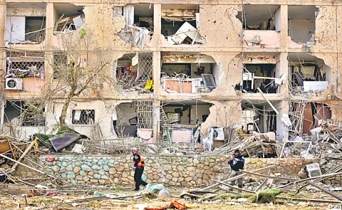 Iranian missile strikes near Israeli nuclear facility