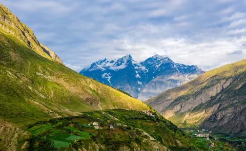 Travel Tips: A Mesmerizing Journey to Ladakh: Experiencing the Land 