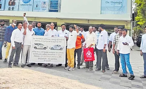 NSFDC beneficiaries protest at SC Corporation MDs office