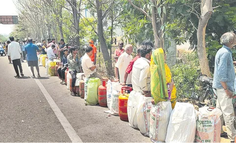 cooking gas shortage long queues medchal shamirpet