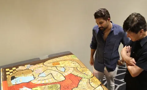 Allu Arjun  presented a Sita Rama Kalyanam painting to Geek Pictures CEO