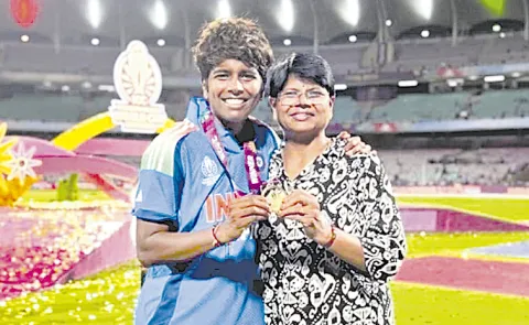 indian cricketer Arundhati Reddy mother Bhagya Reddy shares the journey