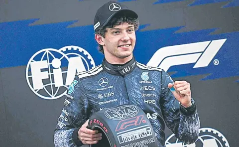 Antonelli takes pole position at Japanese Grand Prix4