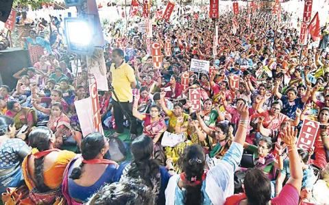Anganwadi Workers Strike In Vijayawada Dharna Chowk: Andhra pradesh