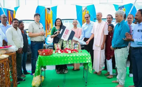 Akshaya Patra Receives 8 Food Vans from Wagh Bakri Foundation