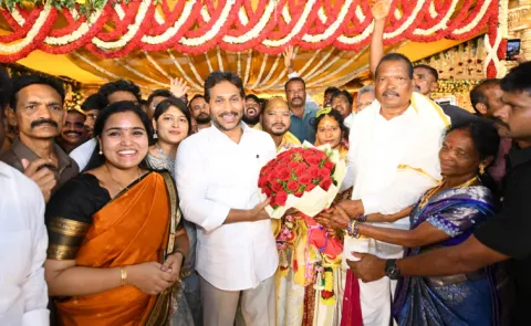 YS Jagan Visaka Tour Live Updates