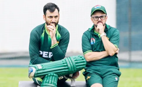 Pakistan Players Revolt Against Coach Hesson After T20 WC Debacle1