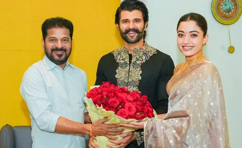 Telangana CM Revanth Reddy visitsTollywood hero Vijay devarakonda home4