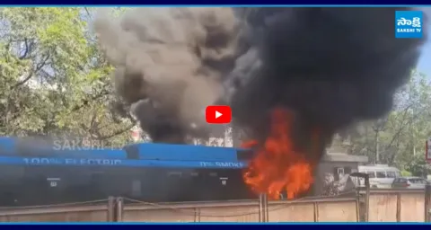 Bus Catches Fire After Electrical Short Circuit in Delhi 1