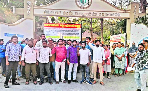 Secretariat staff rally and dharna in Chilakaluripet