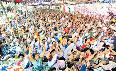Asha workers protest against Chandrababu Govt