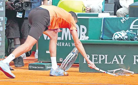 Medvedev breaks his racket at the Monte Carlo Masters tournament8
