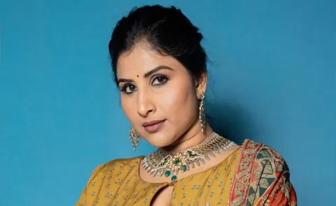 Police Registered Case On Singer Mangli Over Fraud Case