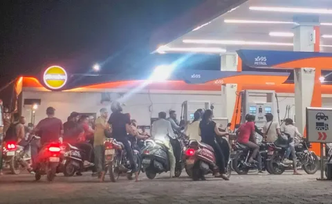 Petrol two Wheelers Cant Be Registered In Delhi From 20283