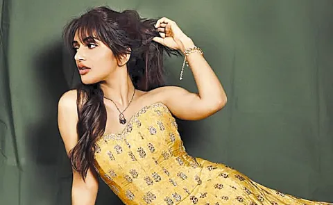 Actress Sreeleela New Fashion Look