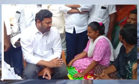 MP Avinash Reddy met Keerthana family in YSR district