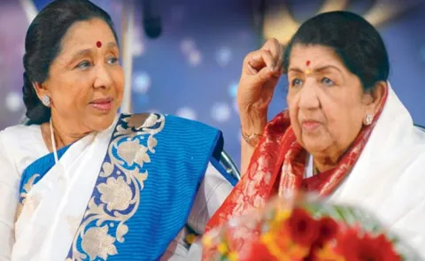 Legendary Singer Asha Bhosle And Lata Mangeshkar Bonding