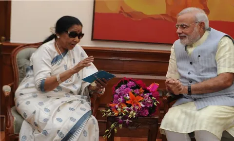 Modi pays tribute to Asha Bhosle