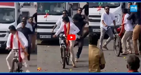 Thalapathy Vijay Panic and Leaves Cycle  3