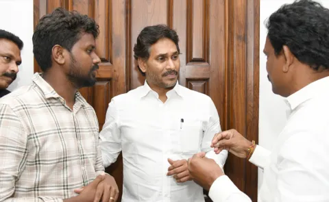 Ysrcp Social Media Convener Tanish Babu Meet Ys Jagan