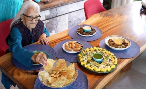 Nani Who Began Selling Gujarati Snacks At 98 Goes Viral