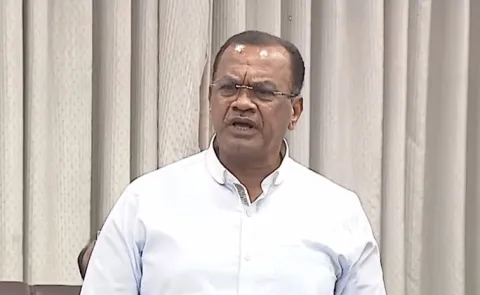 Minister Komatireddy Slams BJP MP Tejasvi Surya Over Telangana Remarks