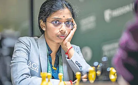 Vaishali wins the Womens Candidates Chess Tournament title7