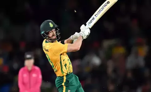 Connor Esterhuizen replaces injured Tom Banton at GT8