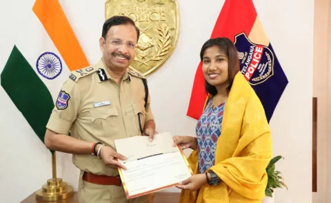 CP Sajjanar Felicitates Citizens Who Became Public Police