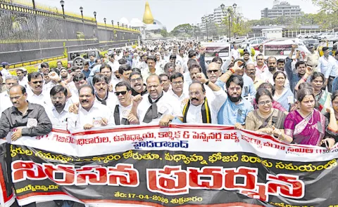 Telangana Employees Stage Lunch-hour Protests
