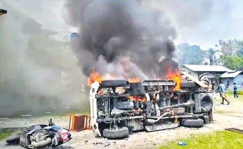 Mob attacks Assam forest range office