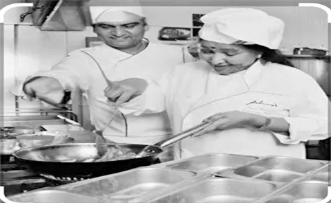 Legendary singer Asha Bhosle Shashi Kabab Learning from Mrs. Majrooh Sultan Puri13