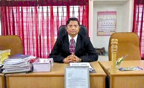 Fake court busted in Gujarat