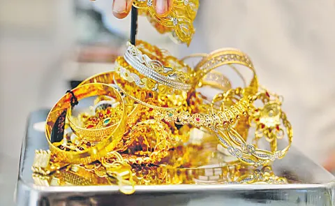 India gold import bill rose to a record USD 71. 98 billion dollers in FY263
