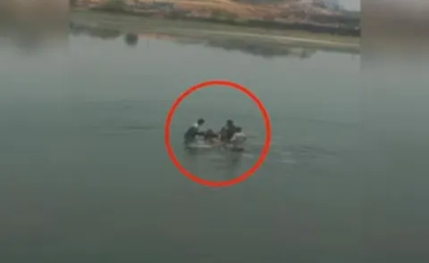 Hyderabad: Student Attempts Suicide Saved by Police