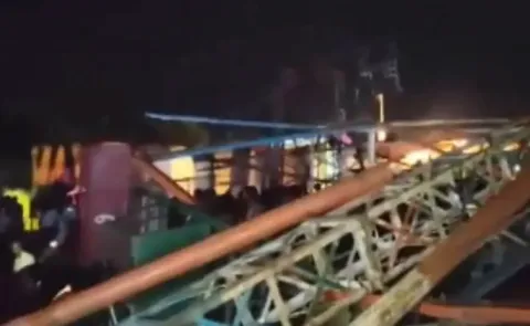 Swing ride collapses at Chait Barni Fair in UP