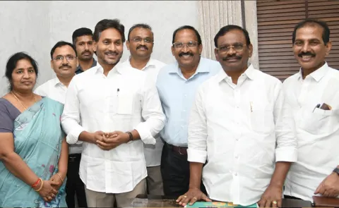AP Bar Council Members Meet YSRCP Chief YS Jagan Mohan Reddy