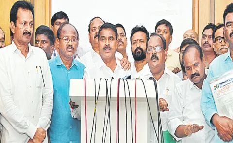 TGSRTC Bus Strike From Midnight After RTC JAC Talks Failure With Government 