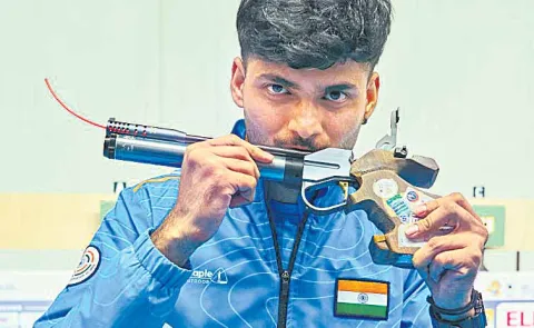 Indian shooter Shiv Narwal wins gold medal4