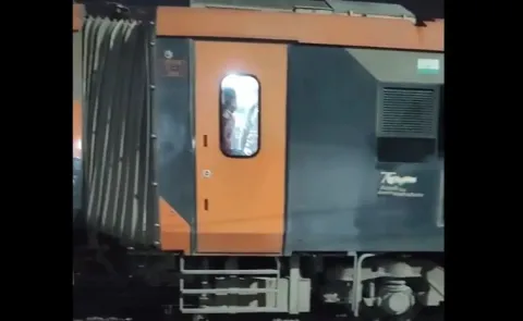 Vande Bharat derails while entering Pune station 