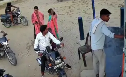 youth dangerous bike stunts Hyderabad vc sajjanar reacts on twitter