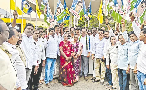 YSRCP Leaders Protest For Fuel Crisis: Andhra pradesh
