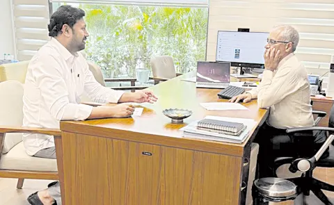 YSRCP MP Avinash Reddy Meets Union Petroleum Secretary Neeraj Mittal
