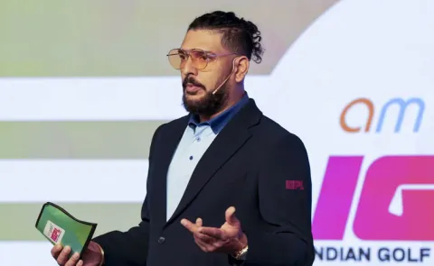 Yuvraj Singh Apology To-Dhoni-Kapil Dev After His Father Yograj Comments3