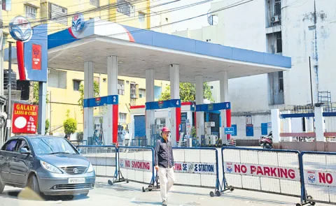 Petrol pumps closed in many places in Telangana