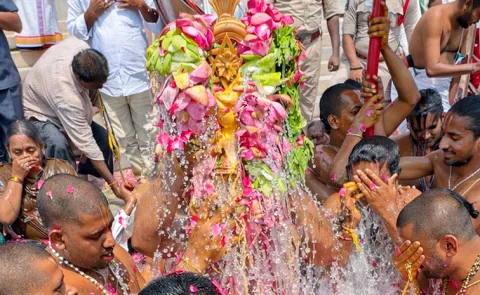 Spectacular Chakra Snanam at Ontimitta Sri Kodandarama Temple