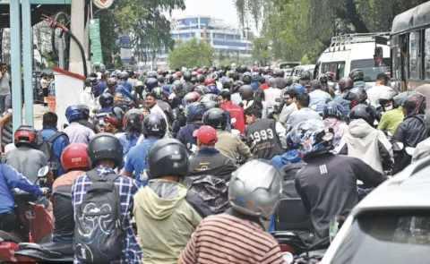  Nepal introduces two-day weekend holidays in wake of fuel crisis