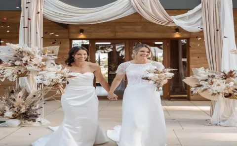 England's Amy Jones And Australias Piepa Cleary tied the knot on April 43