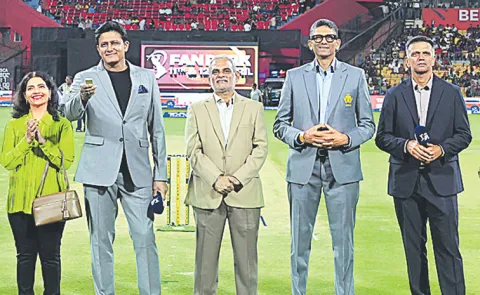 ksca-officially-unveils-rahul-dravid-anil-kumble-stands-at-m-chinnaswamy-stadium3